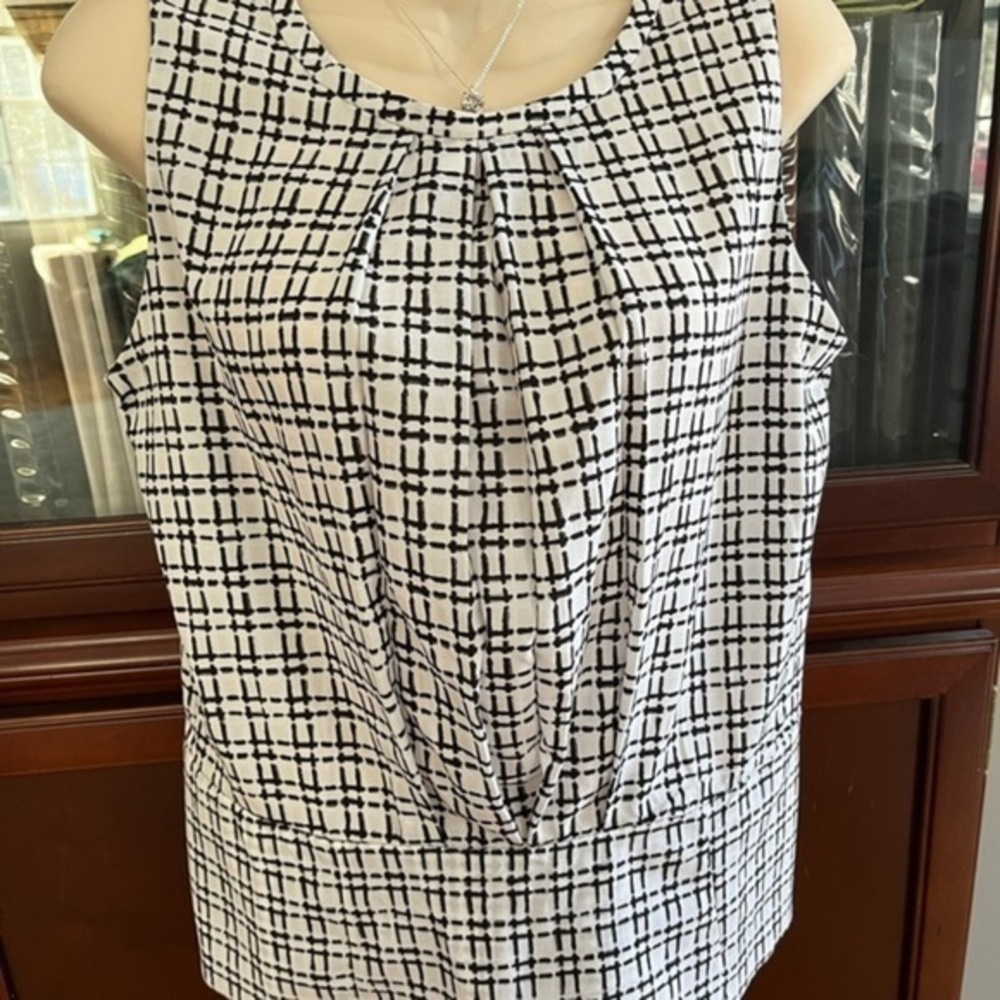 Banana Republic Black and White Sleeveless Top Size 2 Like New - Picture 10 of 13